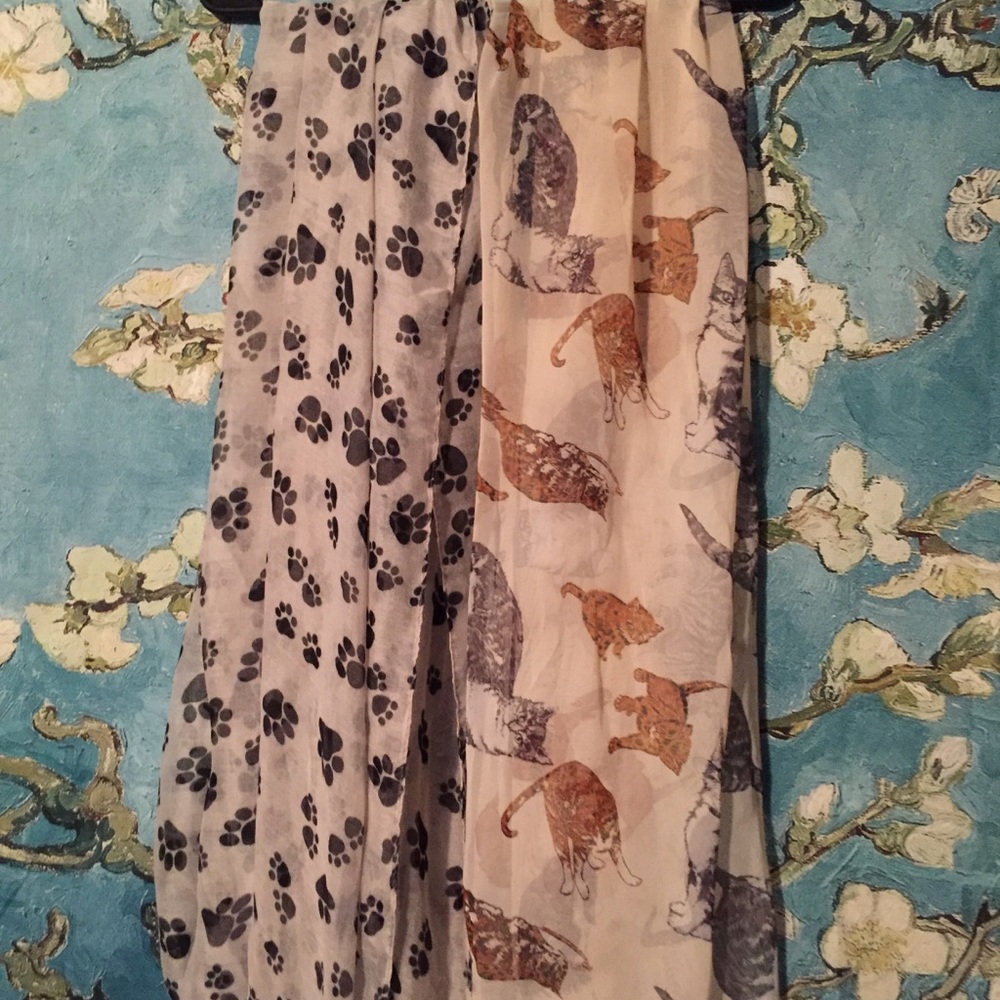 2 scarfs